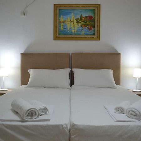 Kela's SEAVIEW Studio Apartment Vlorë Esterno foto