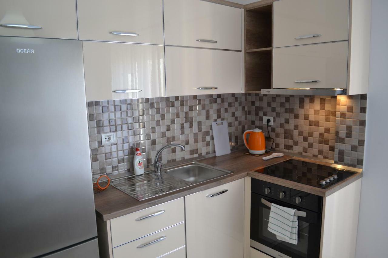 Kela's SEAVIEW Studio Apartment Vlorë Esterno foto