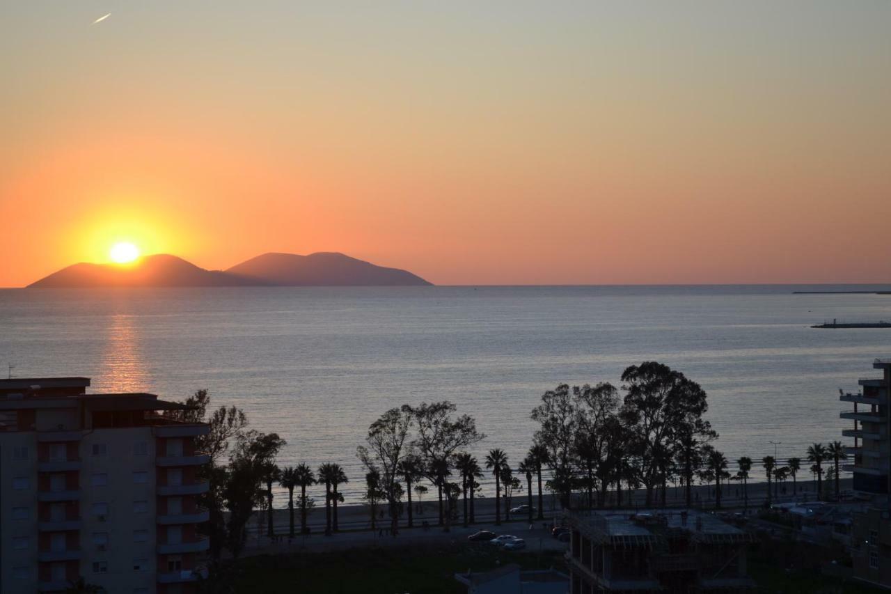 Kela's SEAVIEW Studio Apartment Vlorë Esterno foto